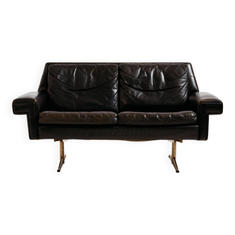 Two-seater leather sofa
