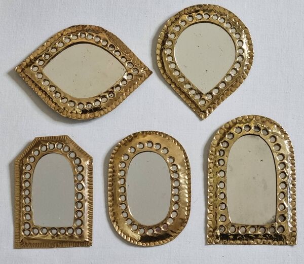 Ensemble de 5 petits miroirs en laiton ajourés artisanat marocain 7 x 10 cm