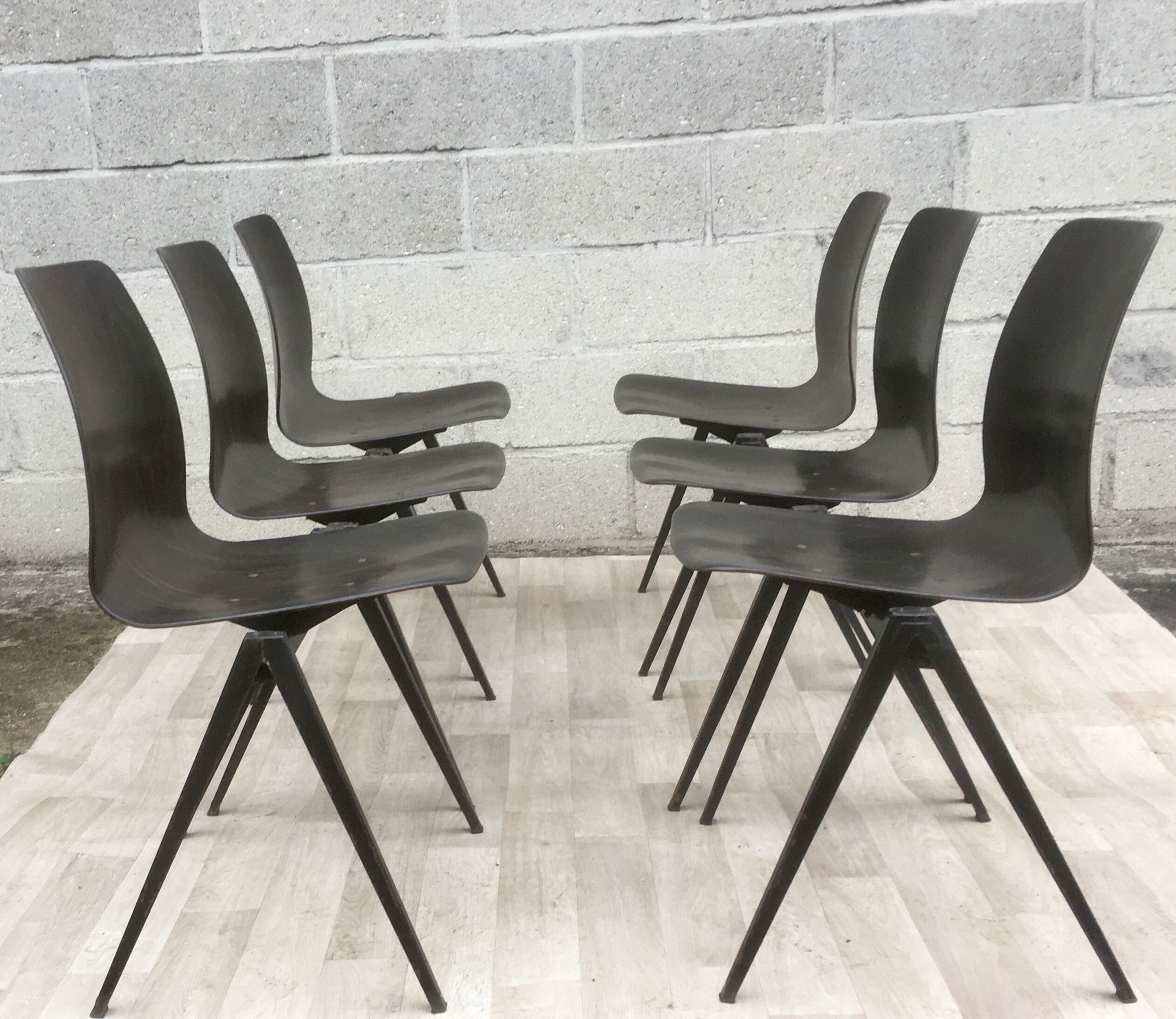 Set of 6 Dutch design and vintage chairs S22