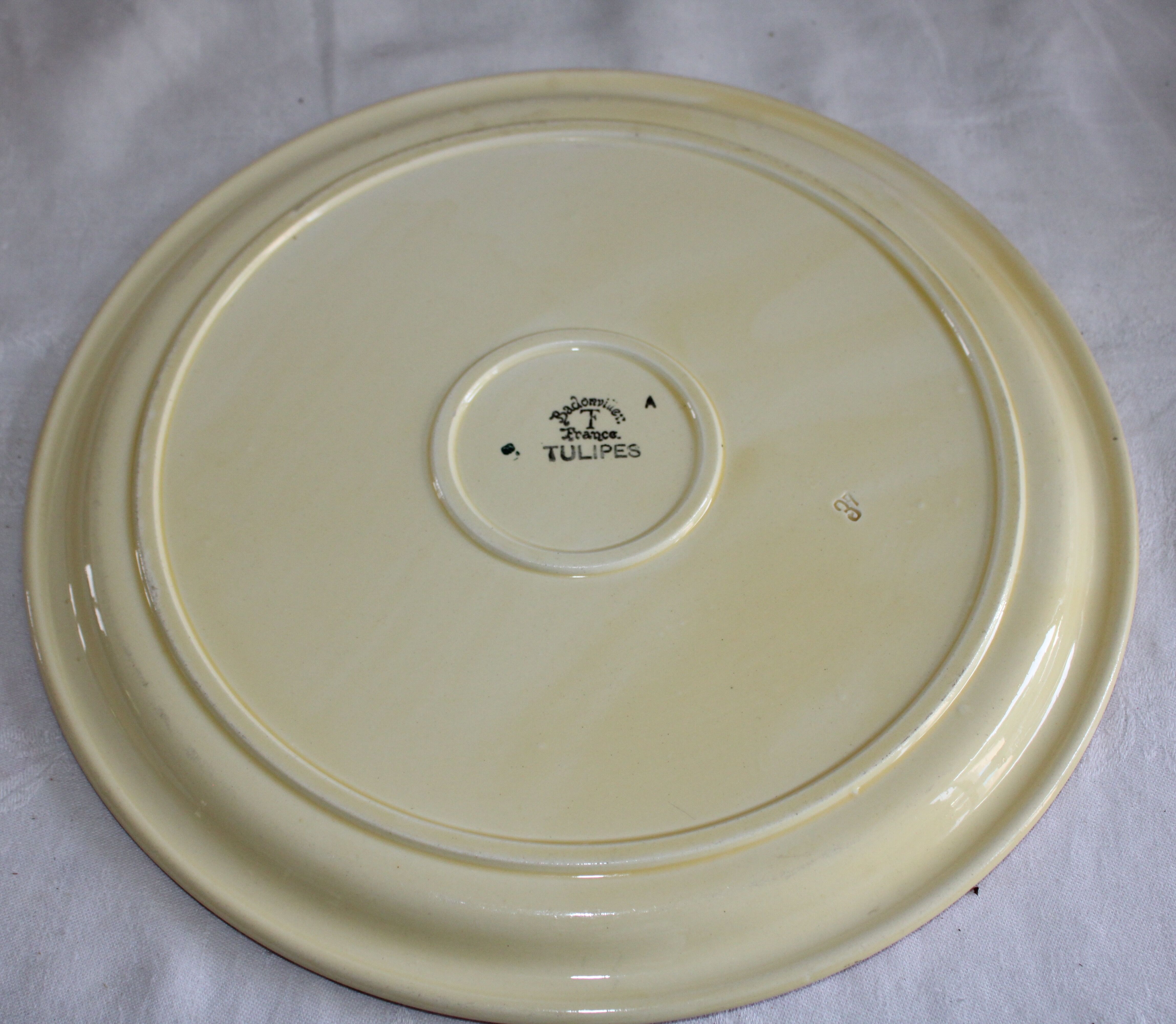 Badonviller Model Tulips Pie Dish