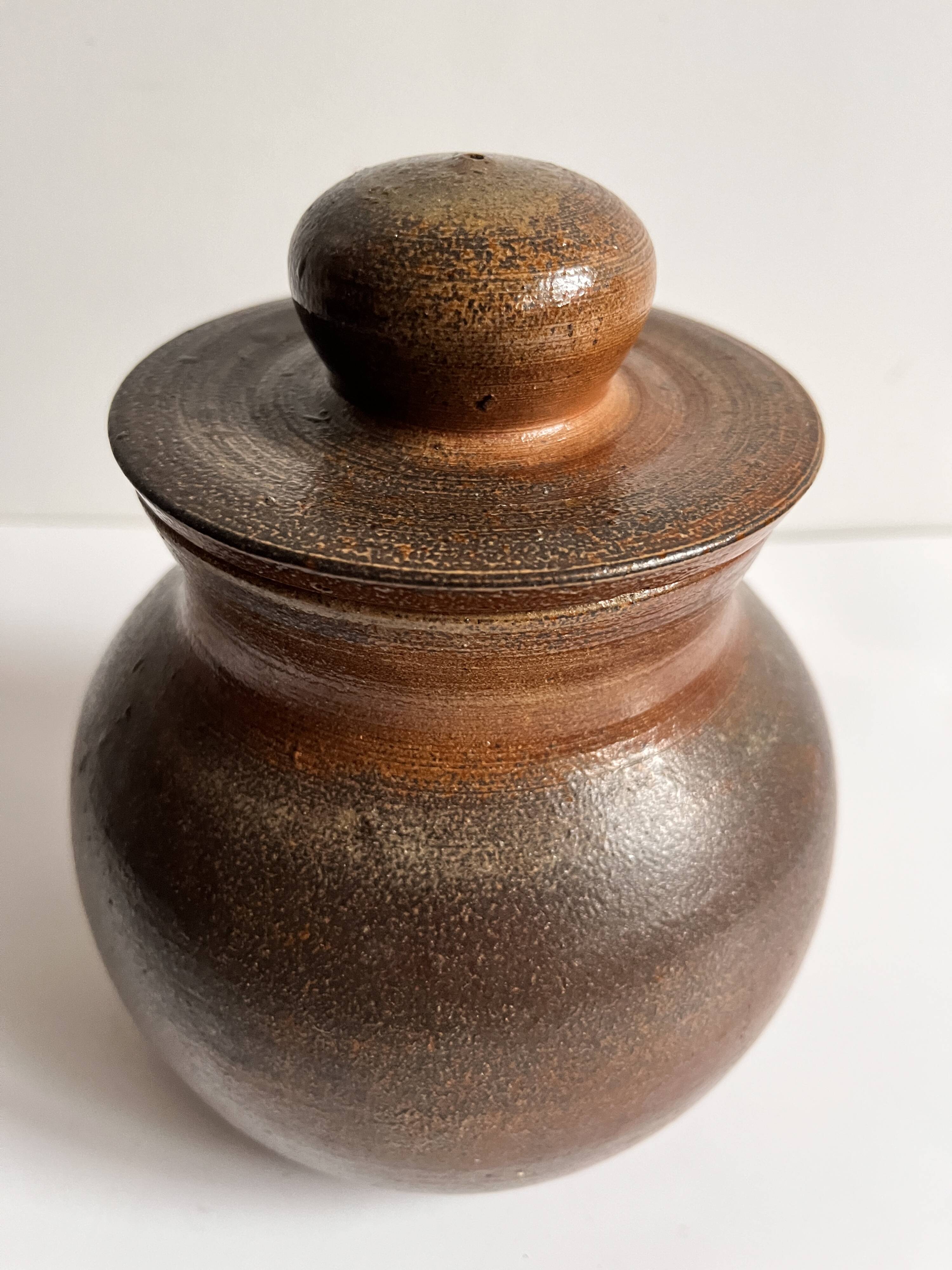 Stoneware pot