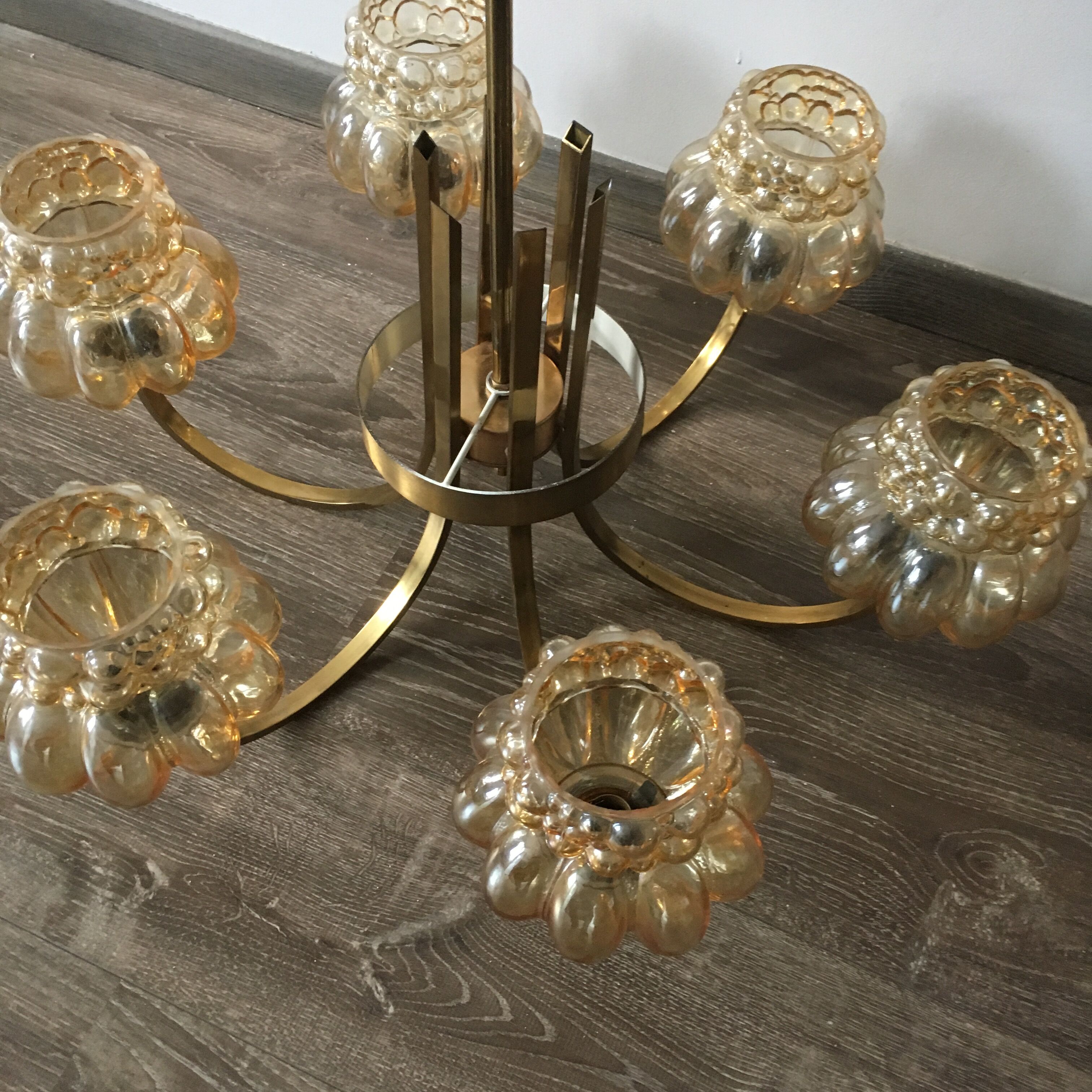Brass-style chandelier and puffed glass 60/70