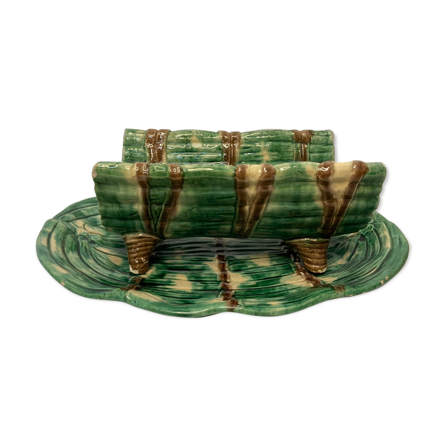 Old slurry lot asparagus cradle on its XXth dish