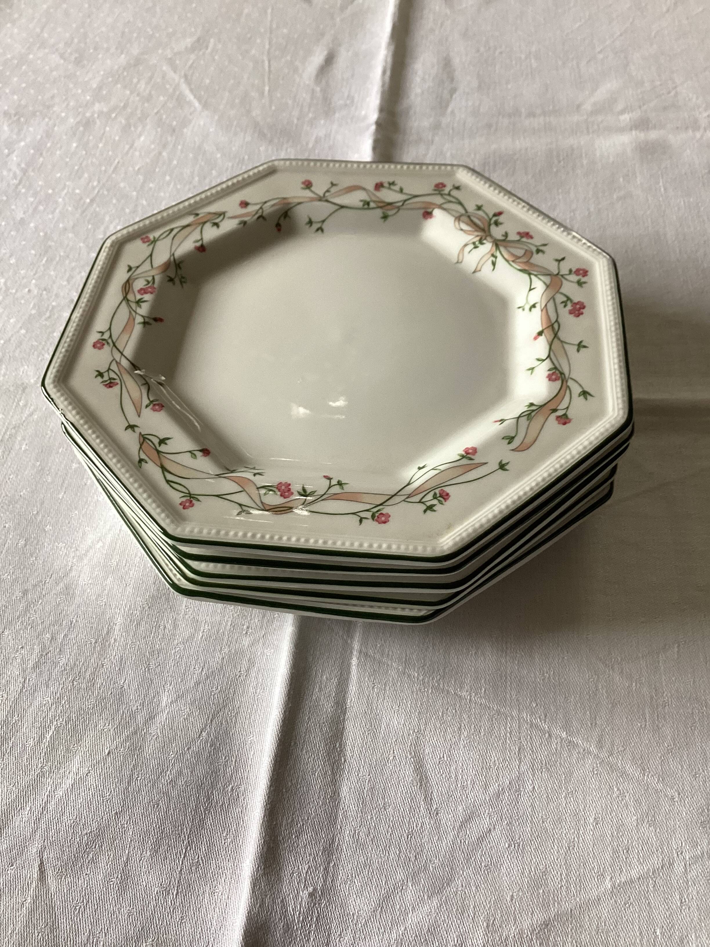 Set of 5 dessert plates by Johnson Brothers, dimensions: diameter - 19.5 cm -