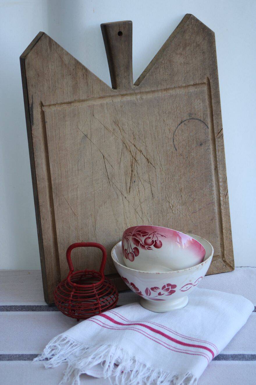 Set of 2 antique ceramic bowls