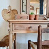 Toilet table dressing table old laid bare