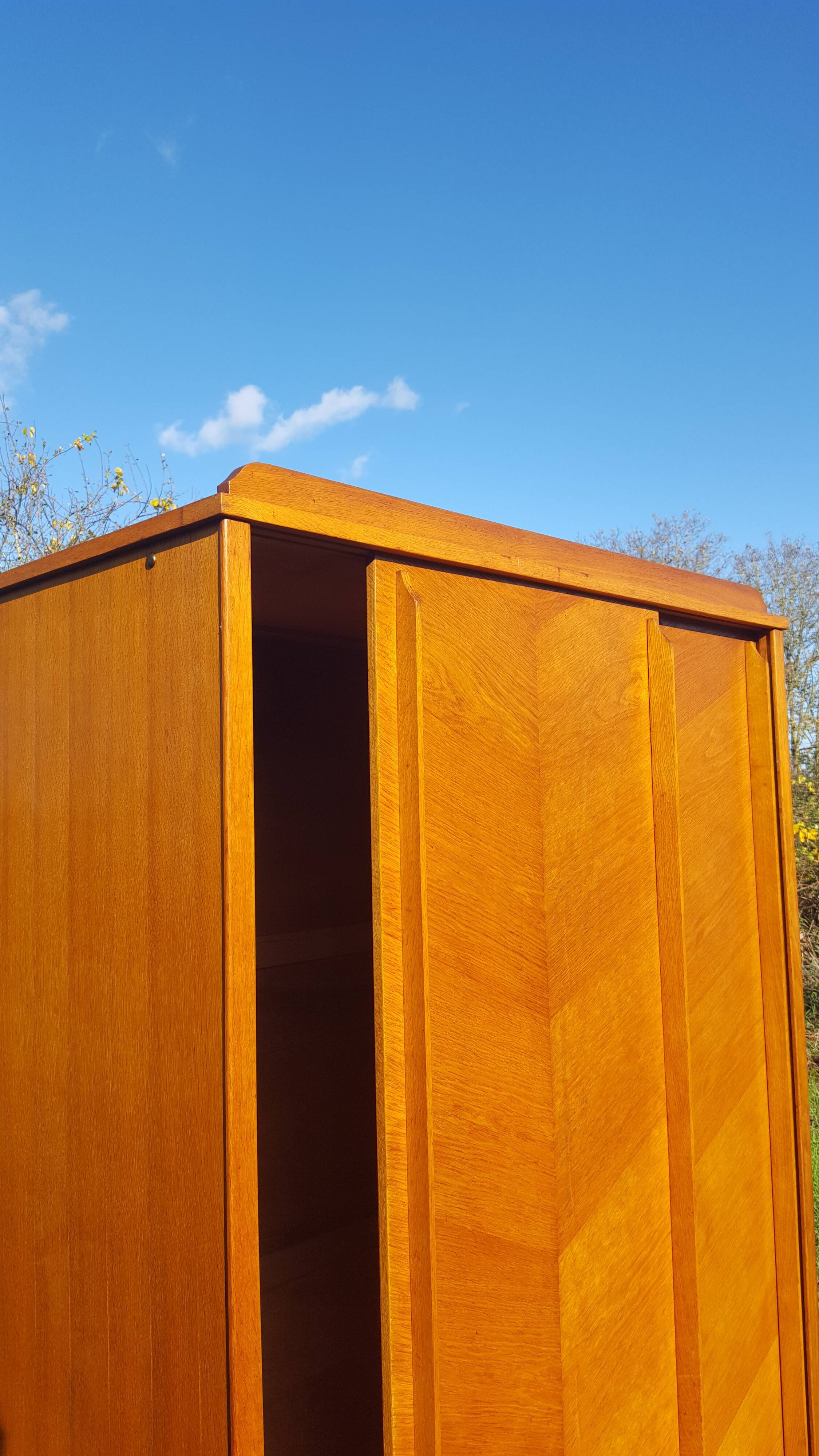 Scandinavian wardrobe foot compas vintage