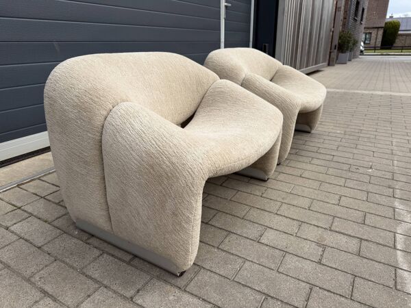 2x Artifort Groovy F598 Pierre Paulin, Pierre Frey: Chenille Igor (Sable)