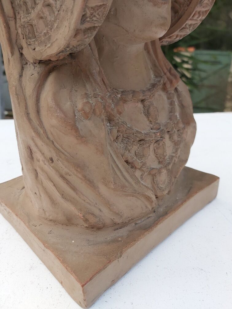 Bust terracotta woman