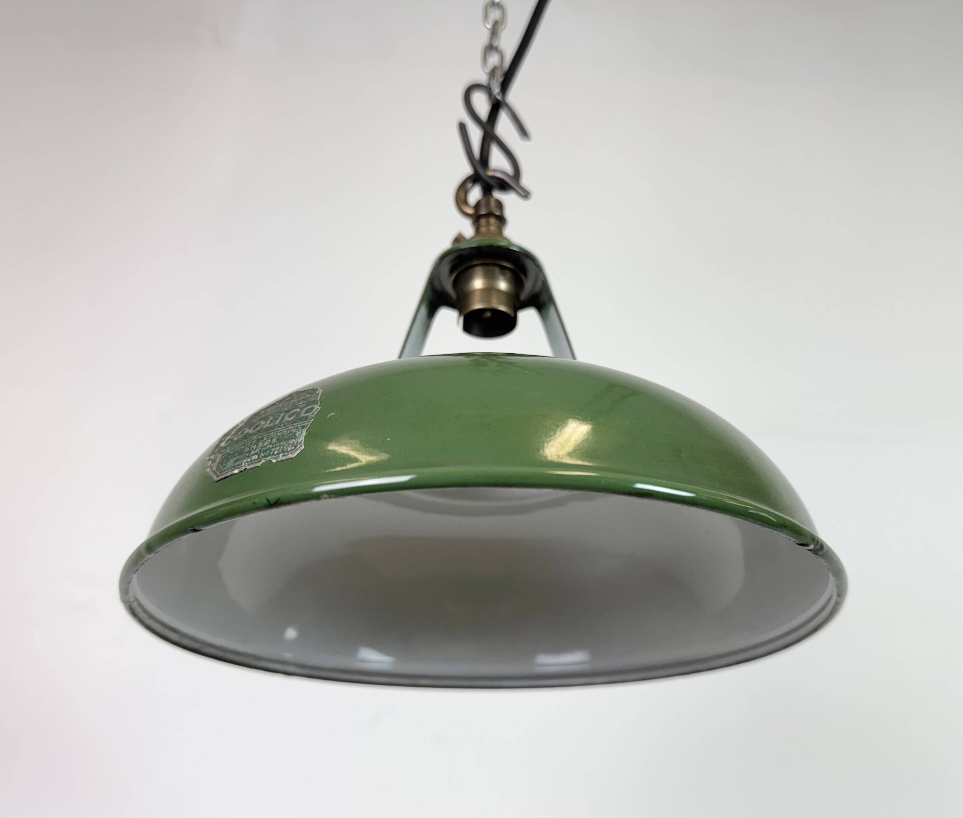 Suspension industrielle en émail vert de Coolicon, années 1950