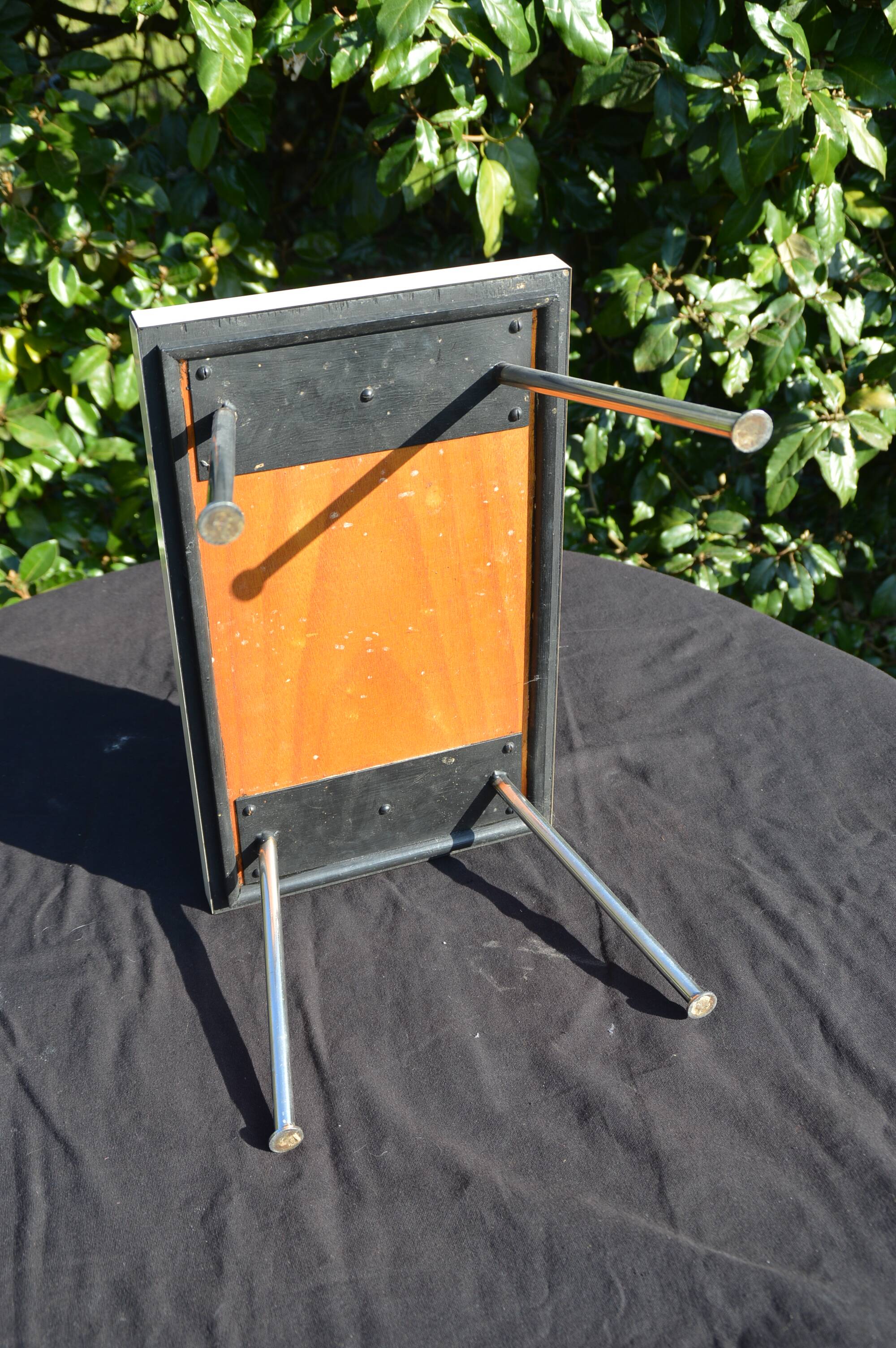 Formica tablet for meal tray