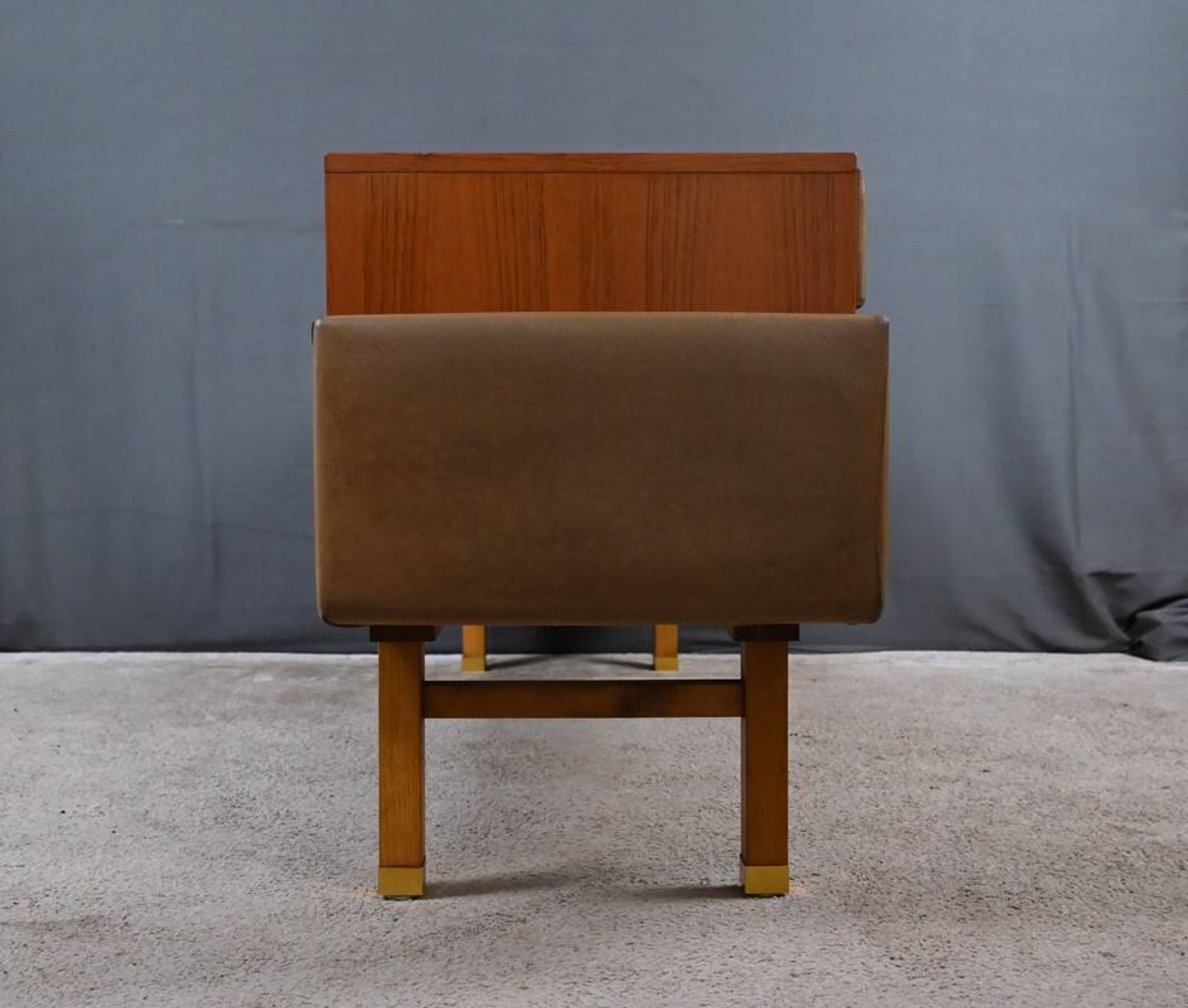 Teak and nubuck hairdresser, by R. Landault – 1970