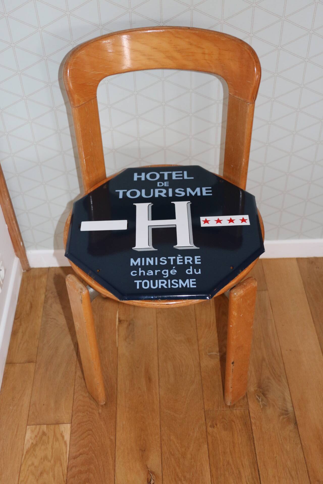 Enameled sign “tourist hotel” 4 stars