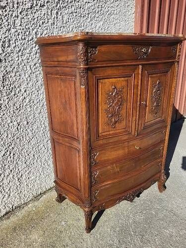 Rococo cabinet in walnut