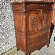Meuble cabinet rocaille en noyer