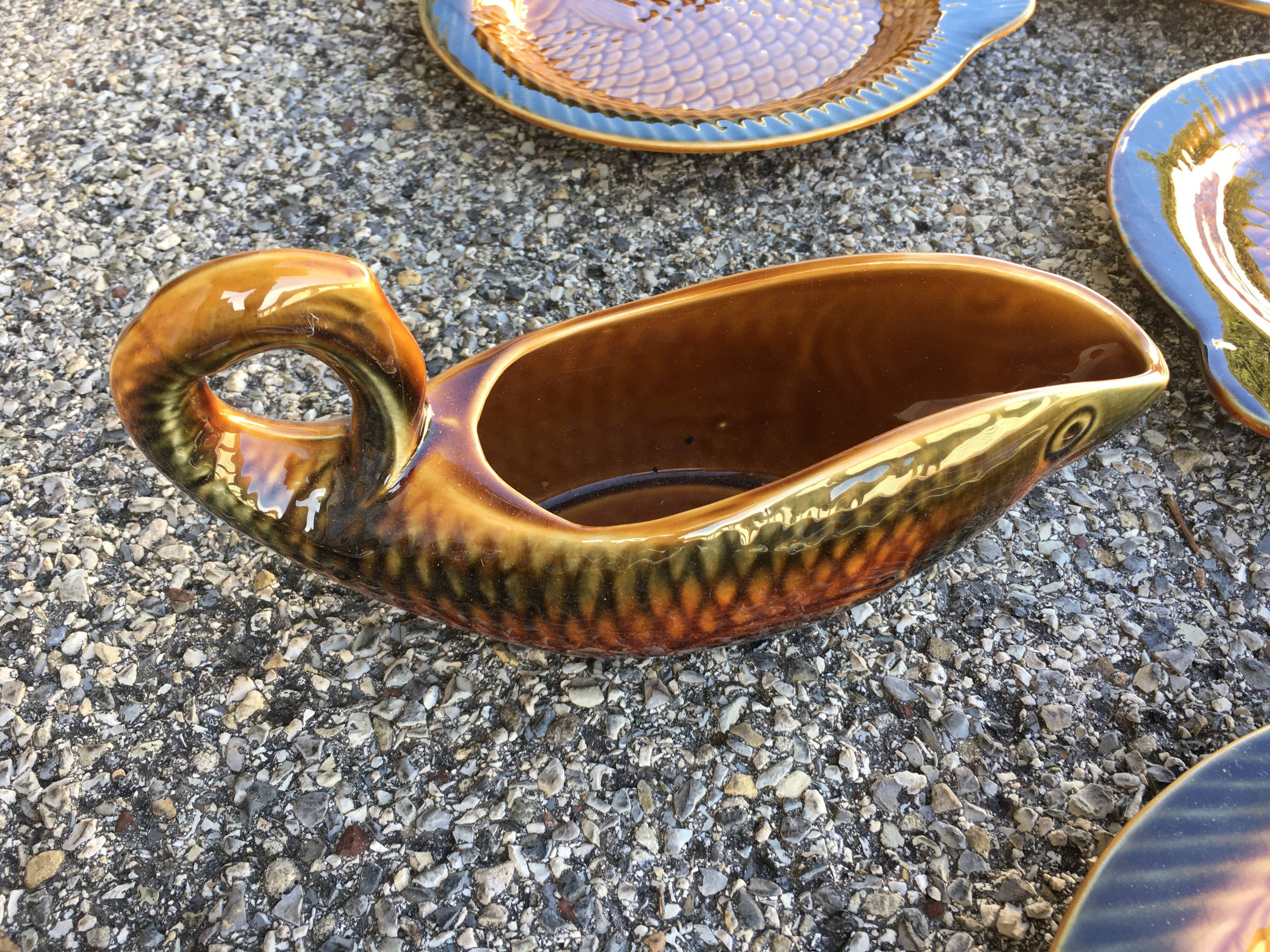 Set of 7 plates and a ceramic saucière Sarreguemines