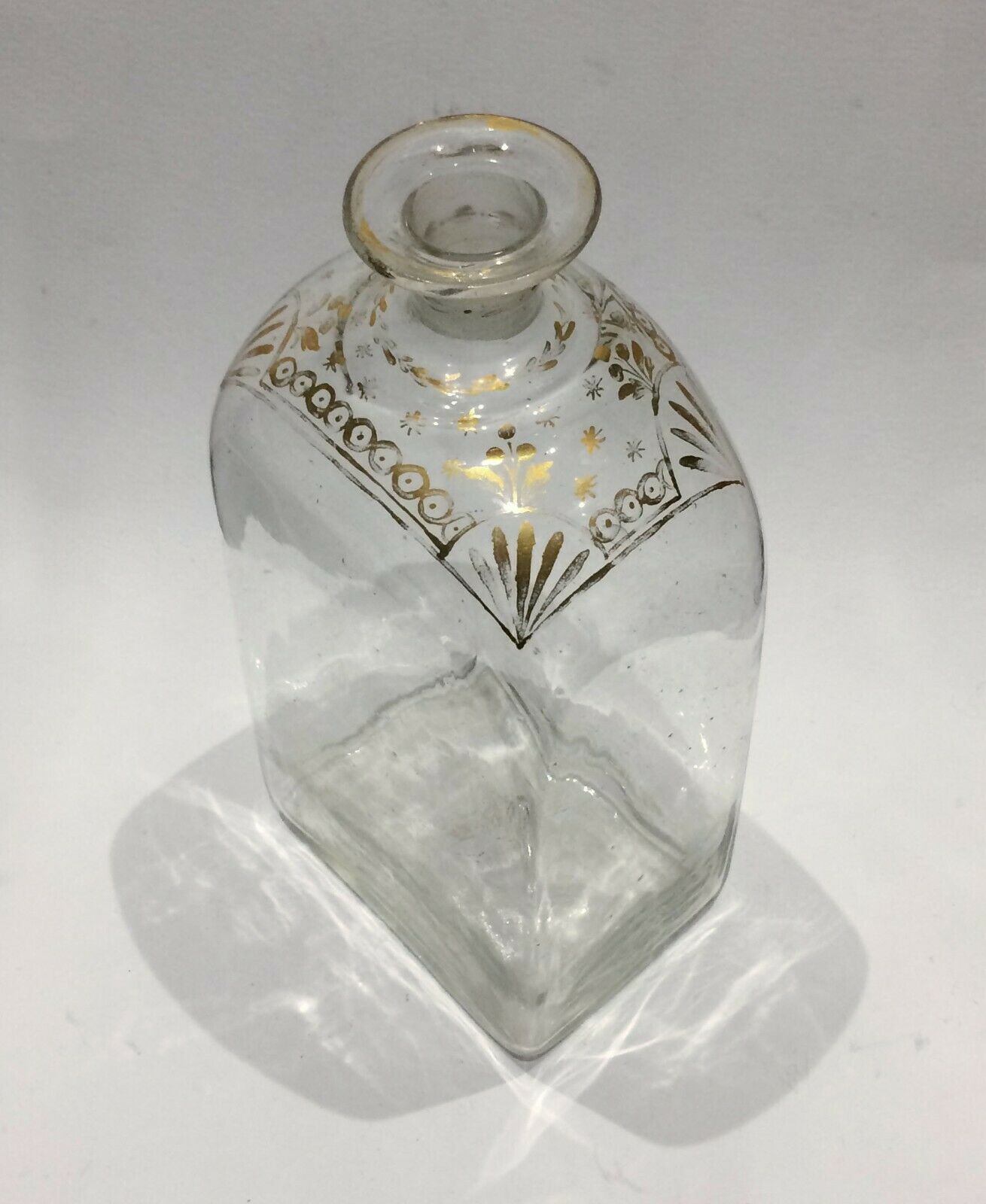 Glass bottle decorated with gold motifs