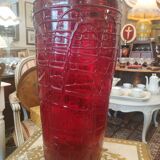 Vase en verre rouge ancien