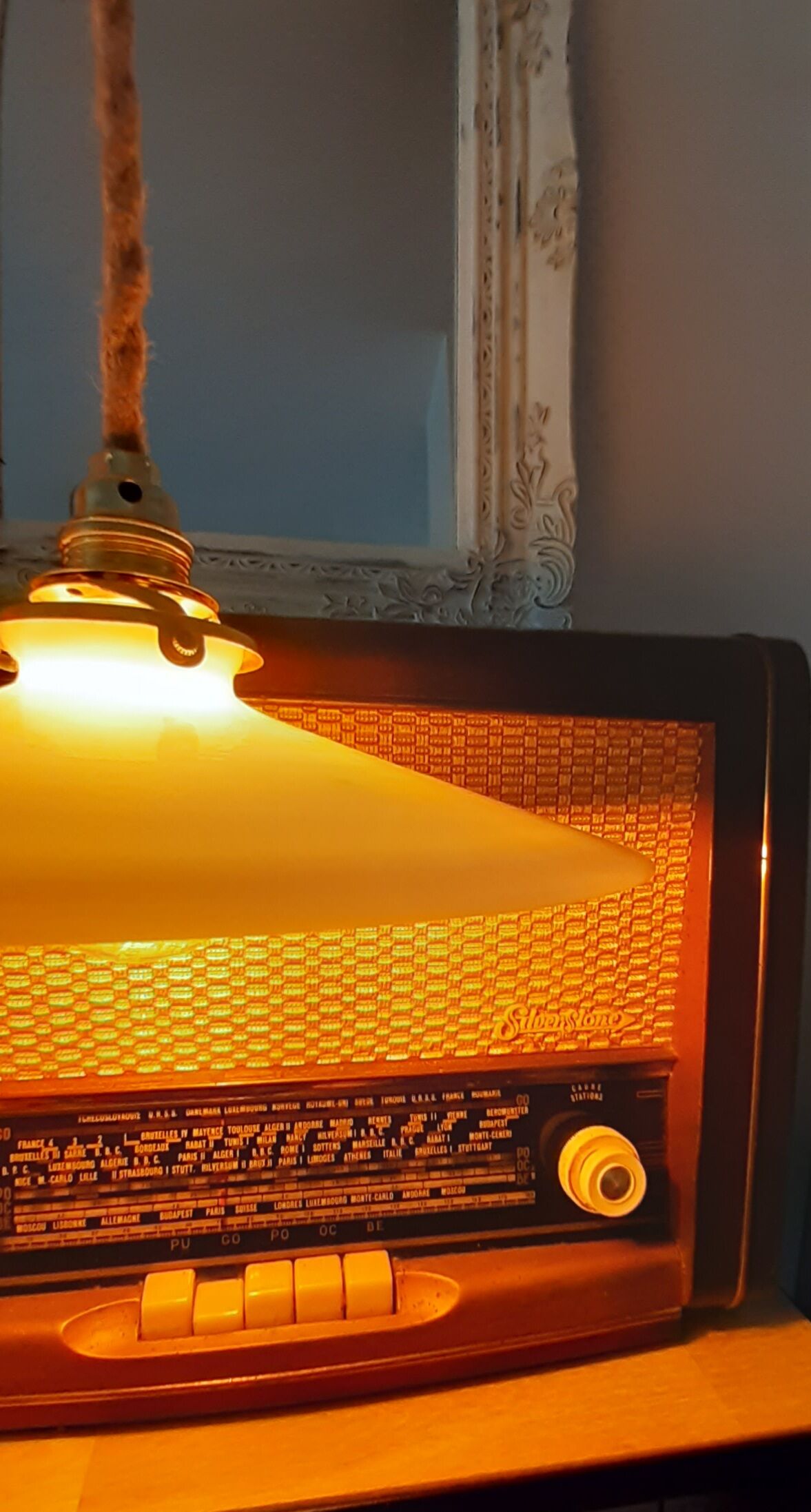 White opaline suspension