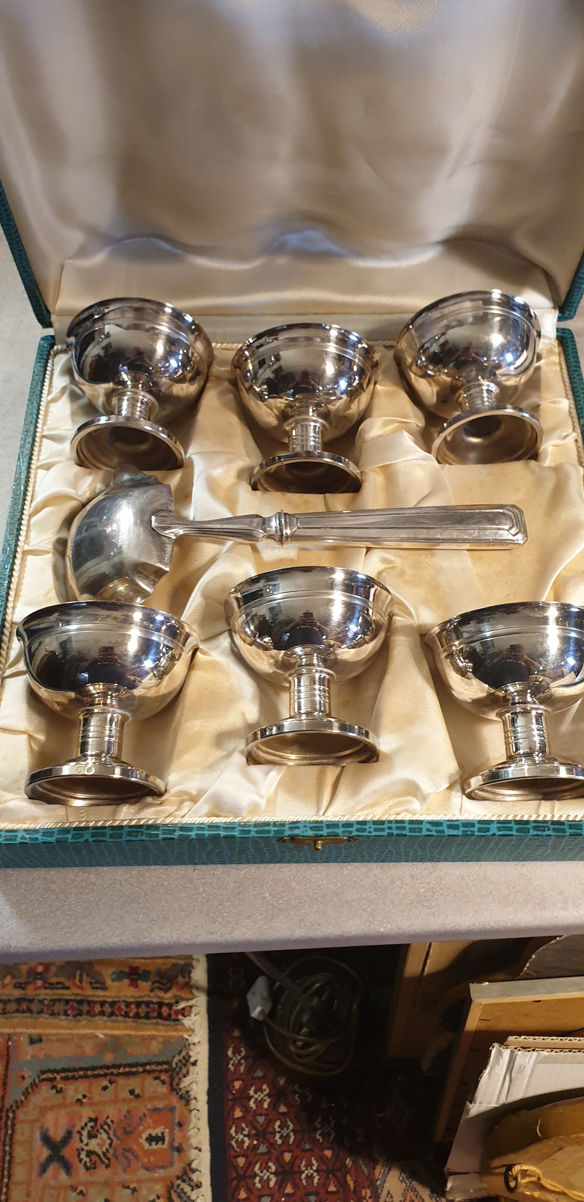 Silver metal ice service