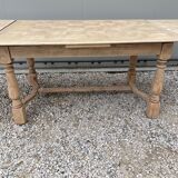 Extendable stripped farm table