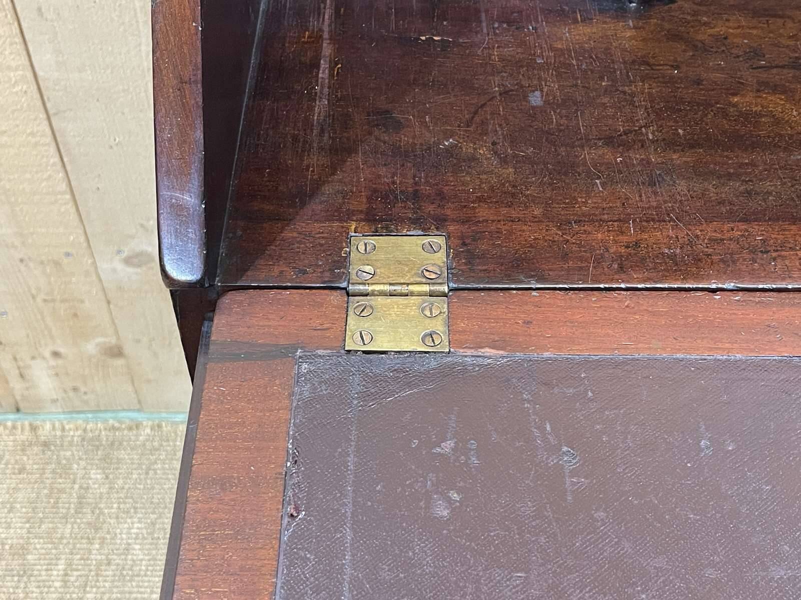 English donkey desk in Georgian style dating from the 19th century in mahogany and oak