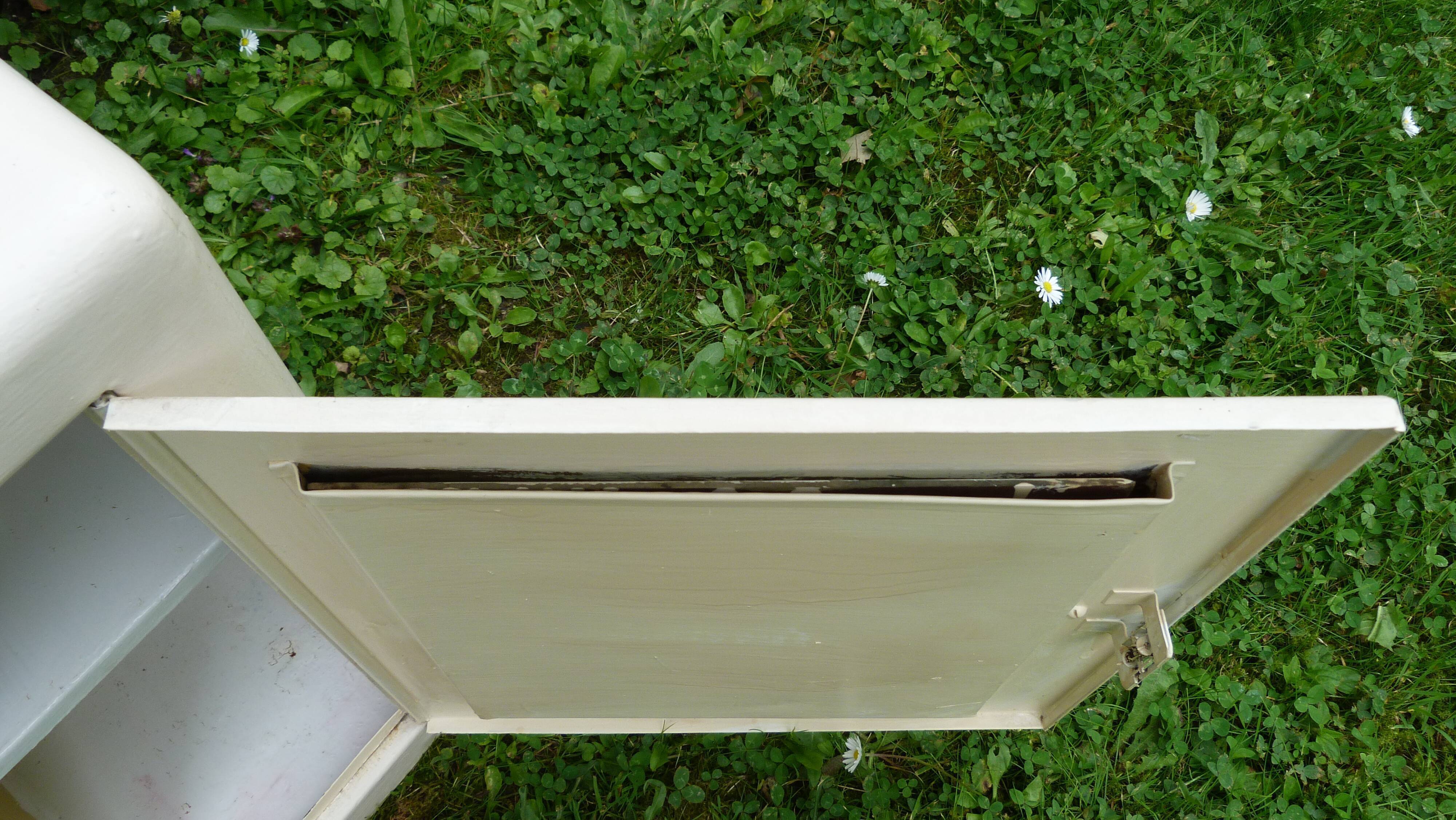 Medicine cabinet 50s in metal