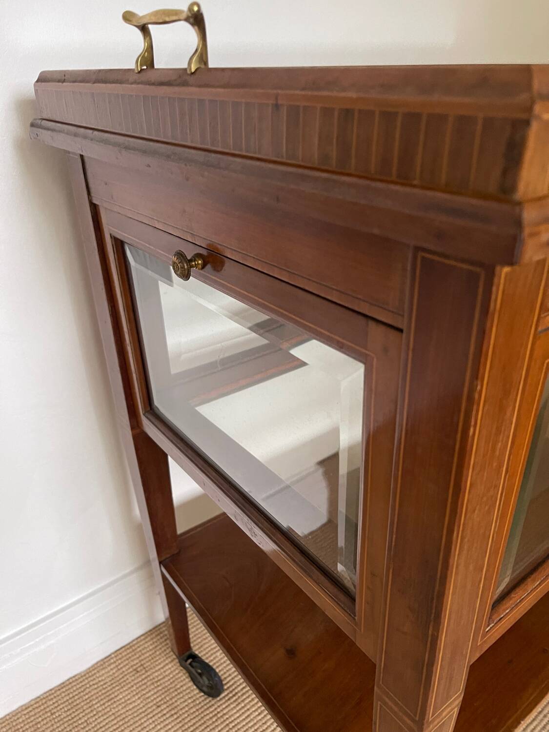 Serving Light mahogany English tea table. Beveled windows. circa 1900. Removable glass top.