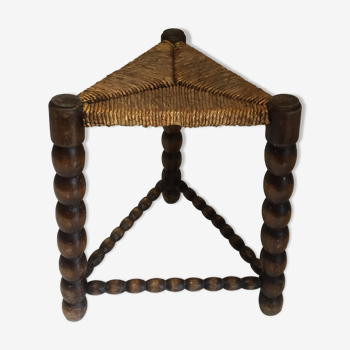 French mulched tripod stool