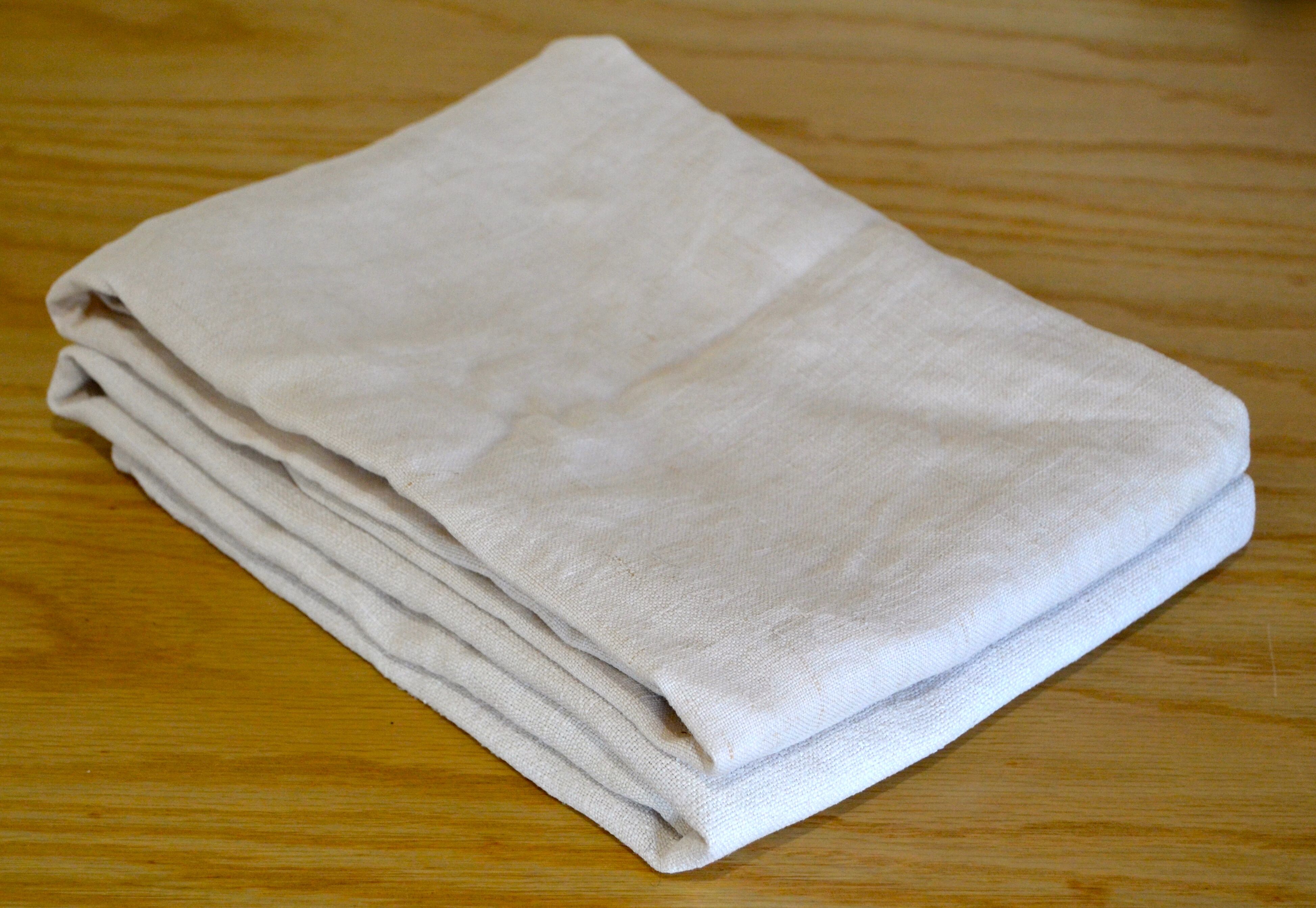 Suite of two former dishcloths