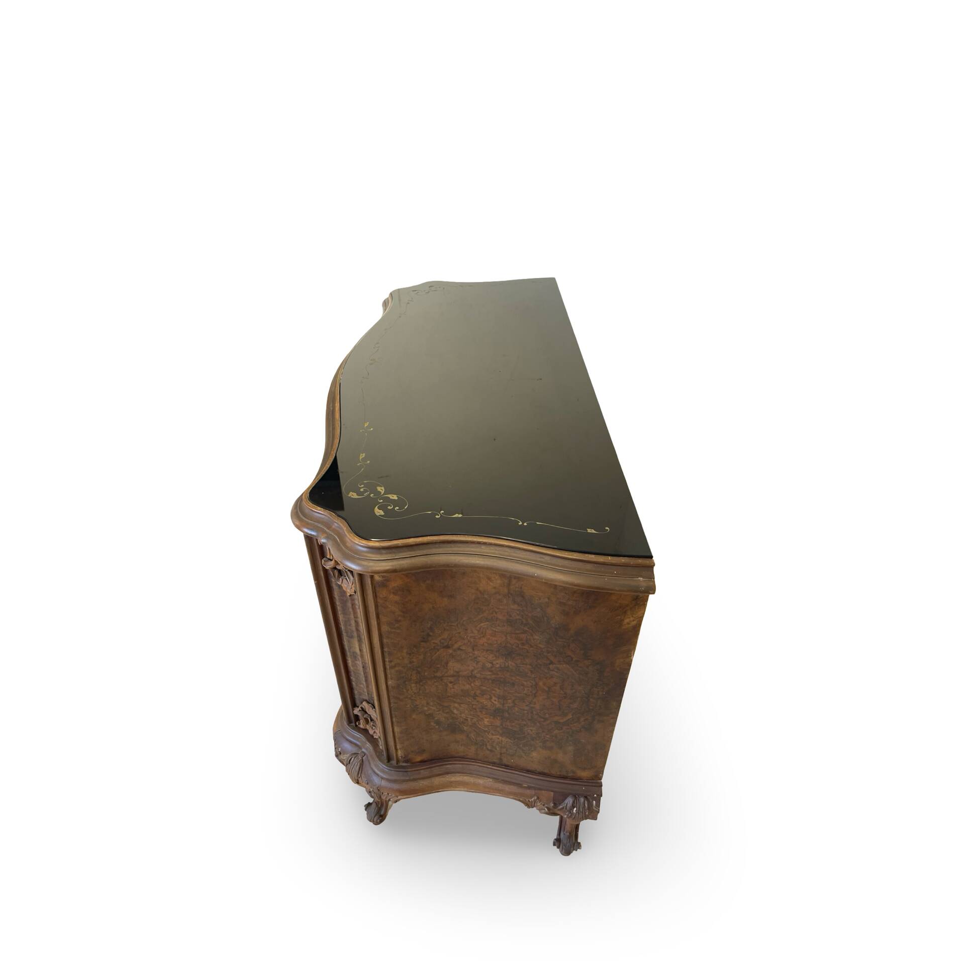 Elegant Italian Louis XV style commode, circa 1940.