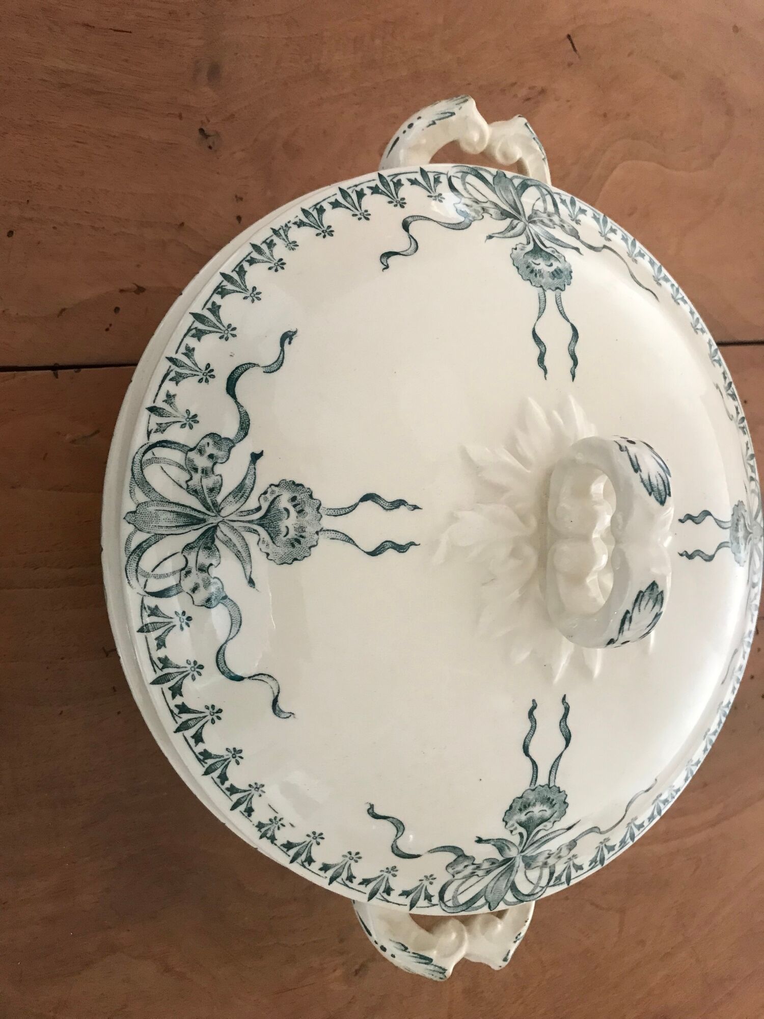 Porcelain tureen from Gien, Iron Earth model "Venice"