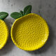 Paire de plats citrons en barbotine