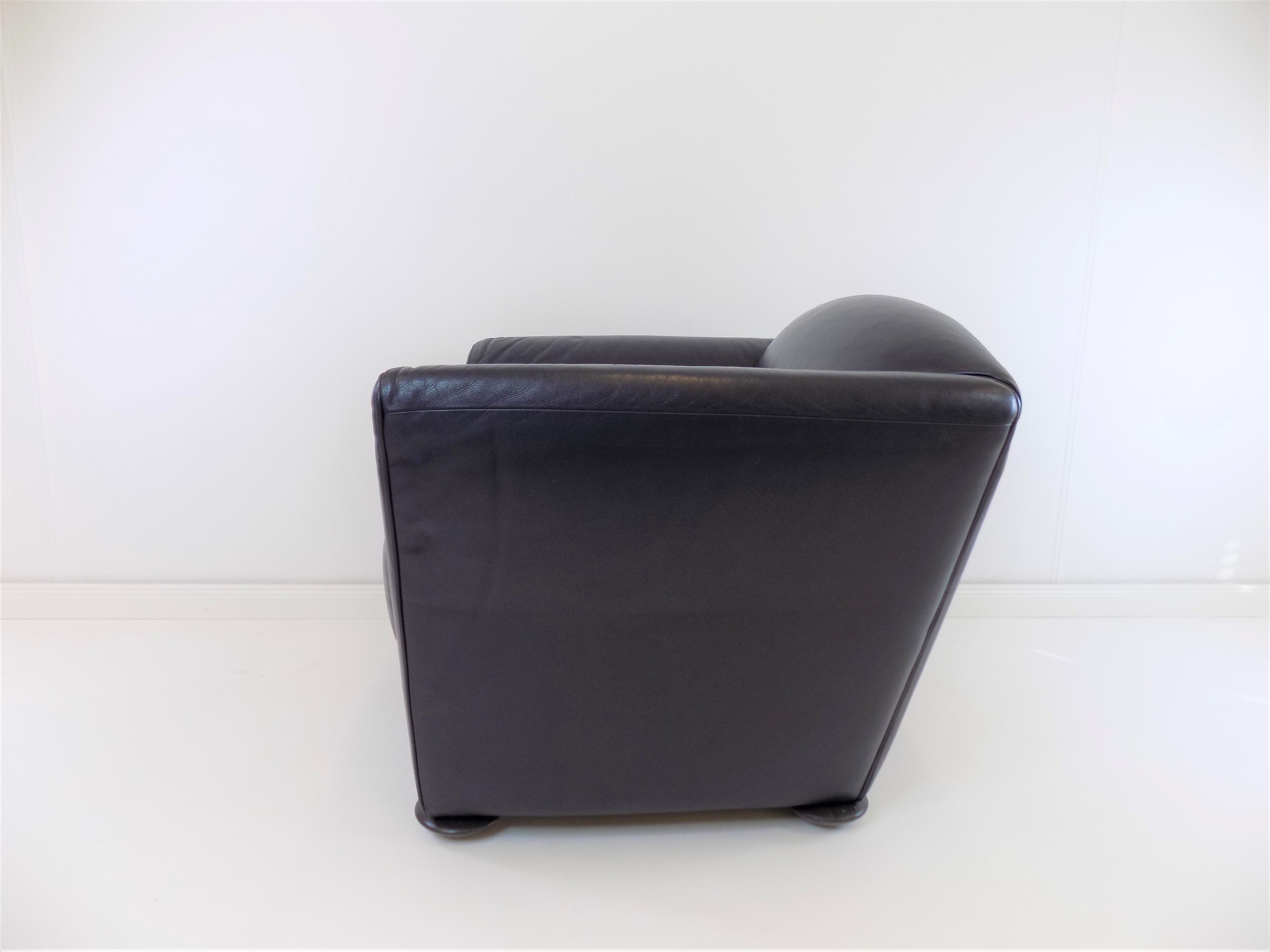 Set de 2 fauteuils en cuir par Peter Maly