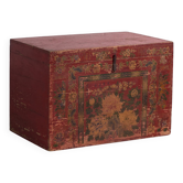 Coffre ancien peint rouge vermillon en bois de pin – Chine, vers 1900