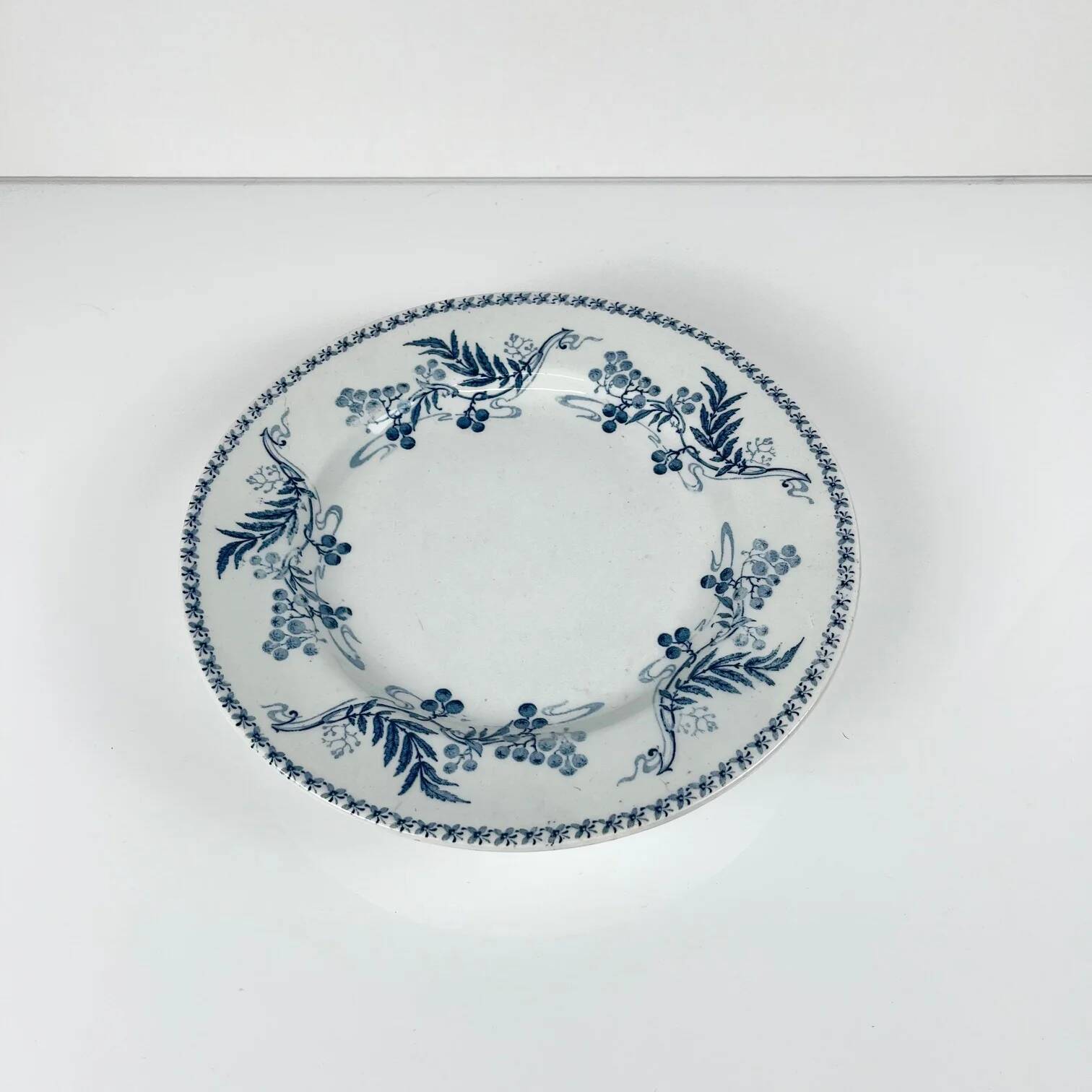 KG Luneville "Luculus" pedestal plate, late 19th-early 20th century
