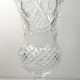 Vase en cristal taillé main sur piédouche