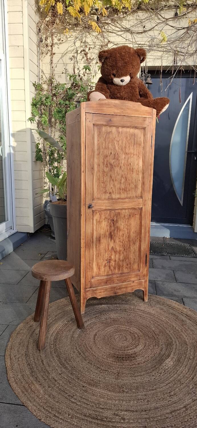 Small renovated Parisian wardrobe