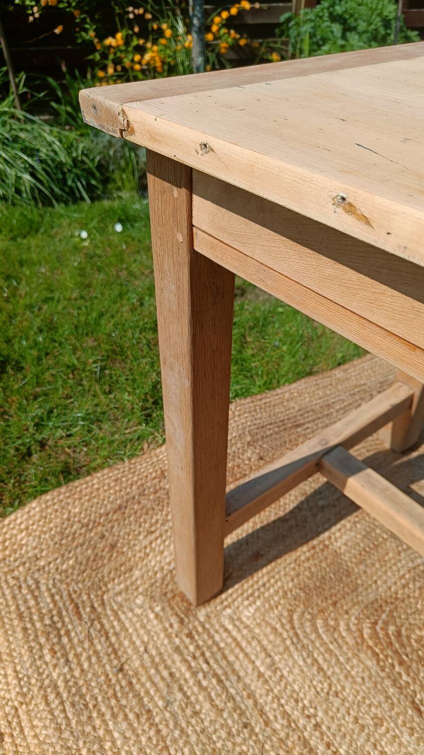 Old solid wood farmhouse table – chic country spirit