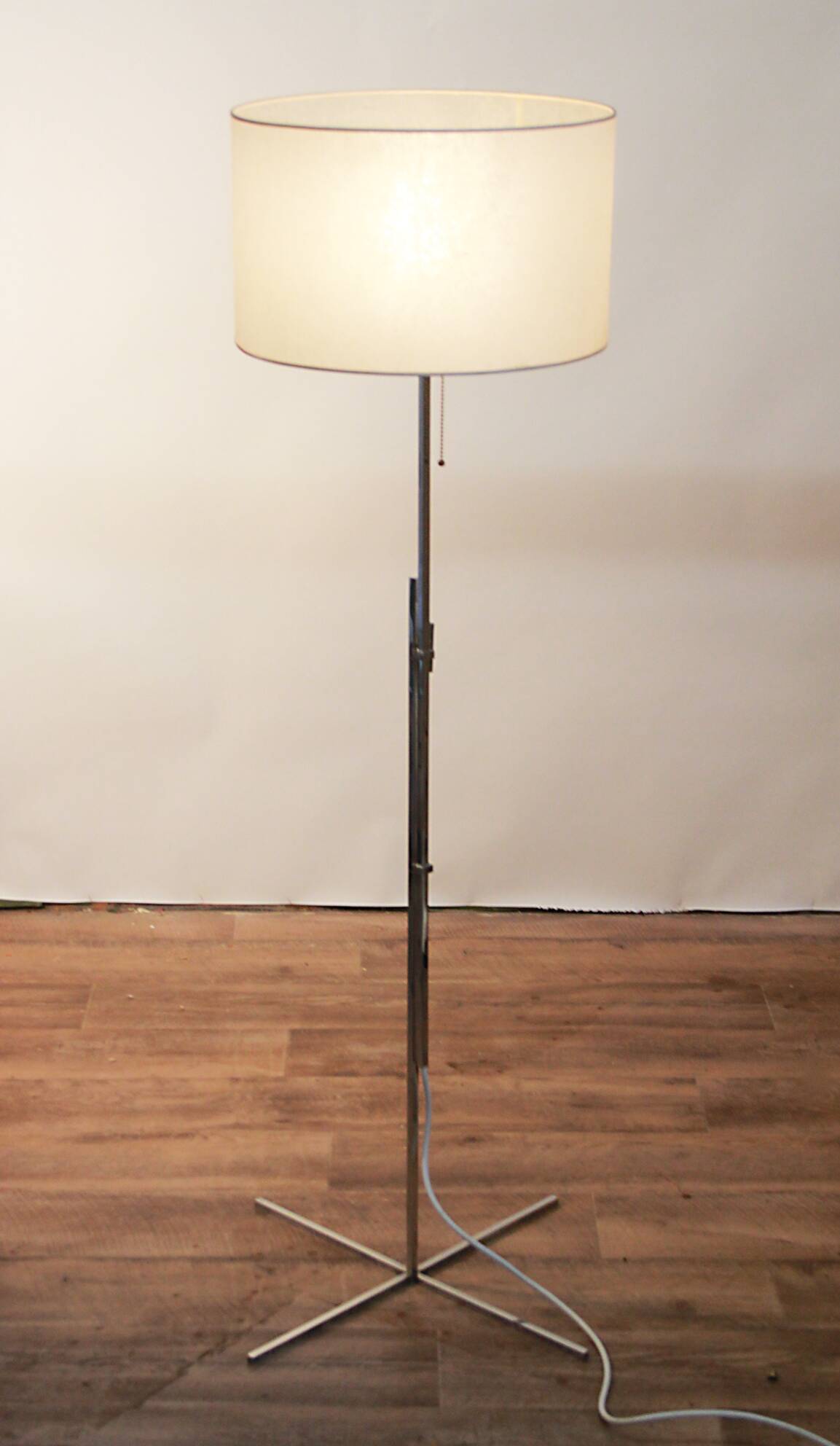 Minimalist floor lamp 1970s in chromed metal