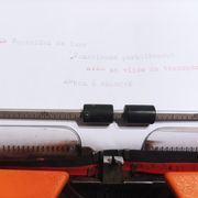 Machine à écrire Olympia traveller de luxe orange révisé et ruban neuf