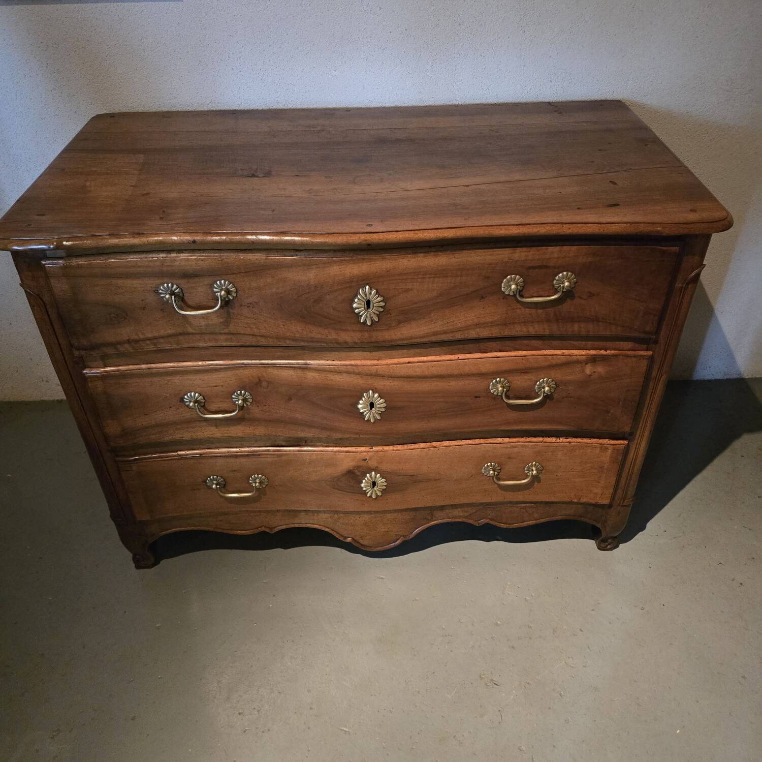 Curved Louis XV commode, 18th century.
