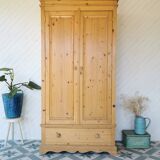Armoire pin