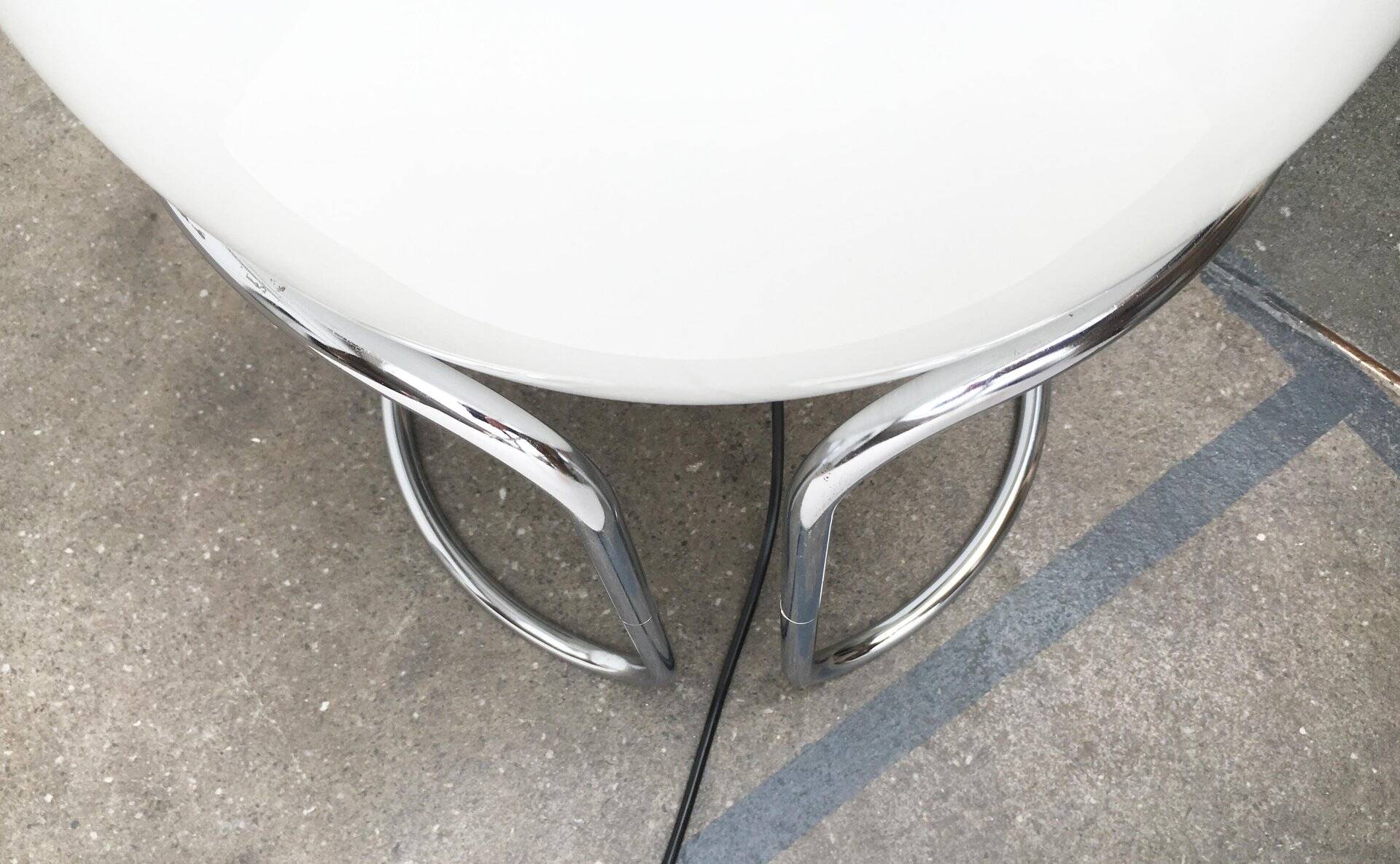 Vintage globe floor lamp in glass and chrome from the space age.