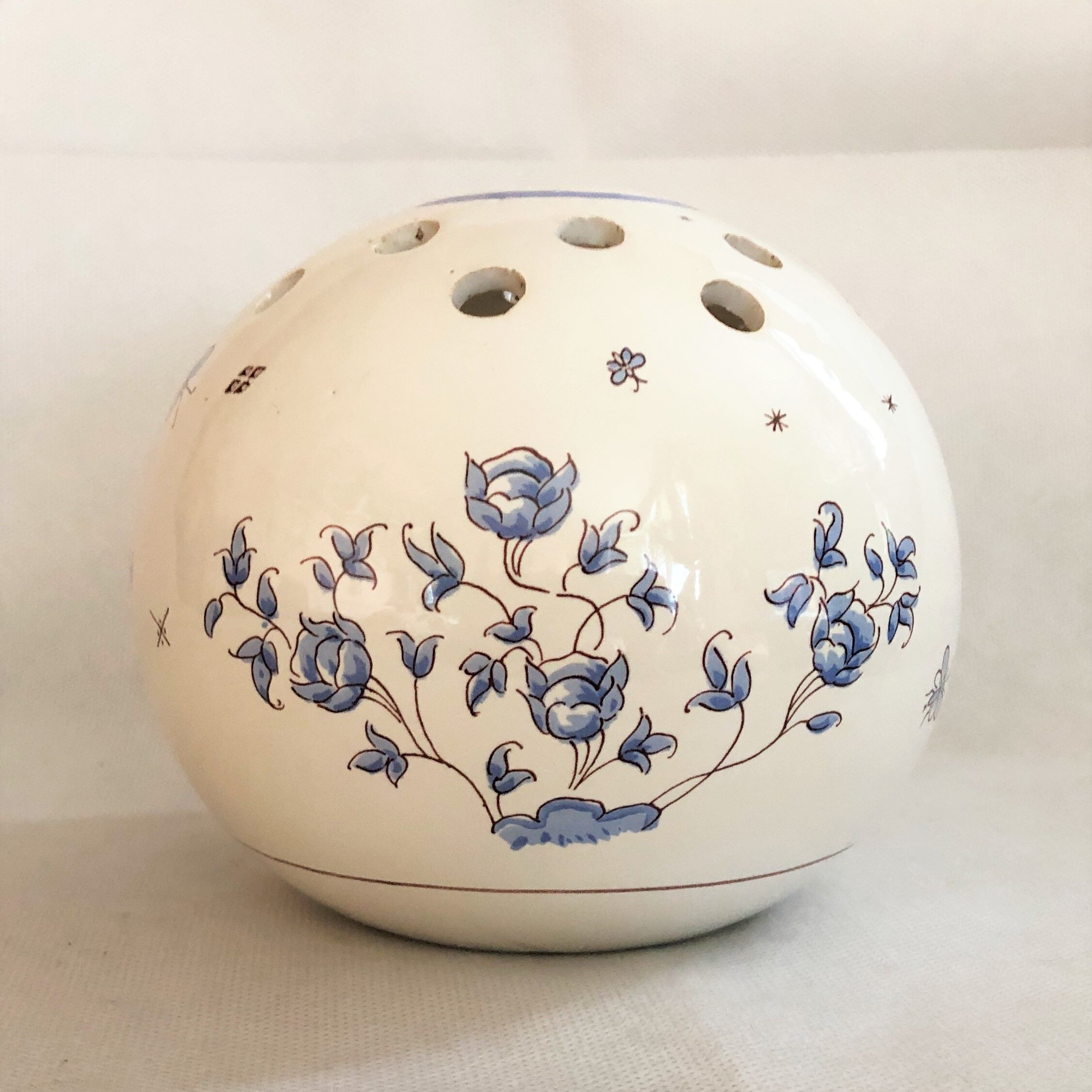 Artisanal bouquet vase "vieux moustiers"