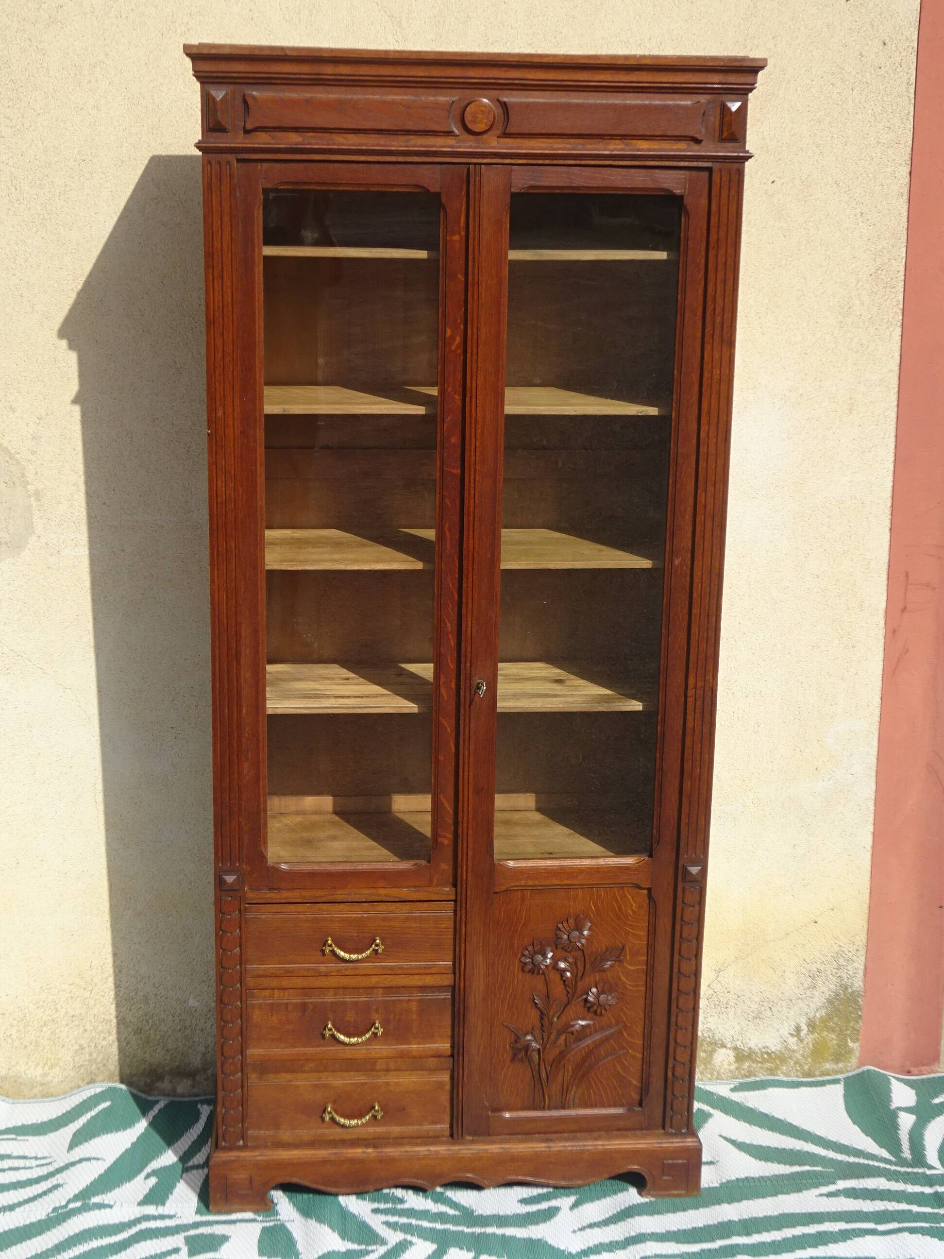 Small display case in oak and old glass