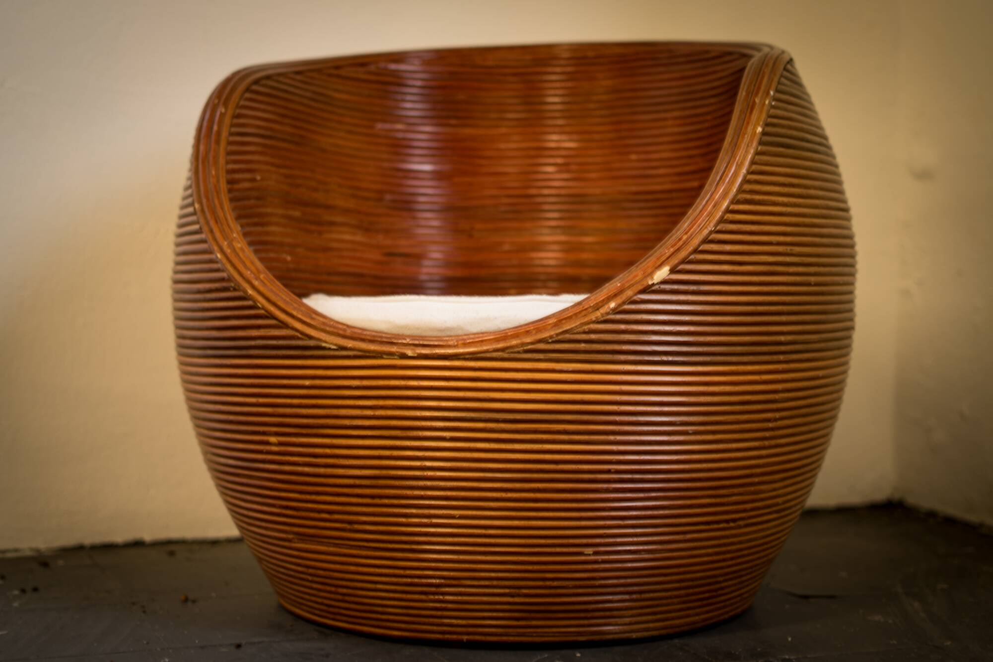 Organic ball chair POD