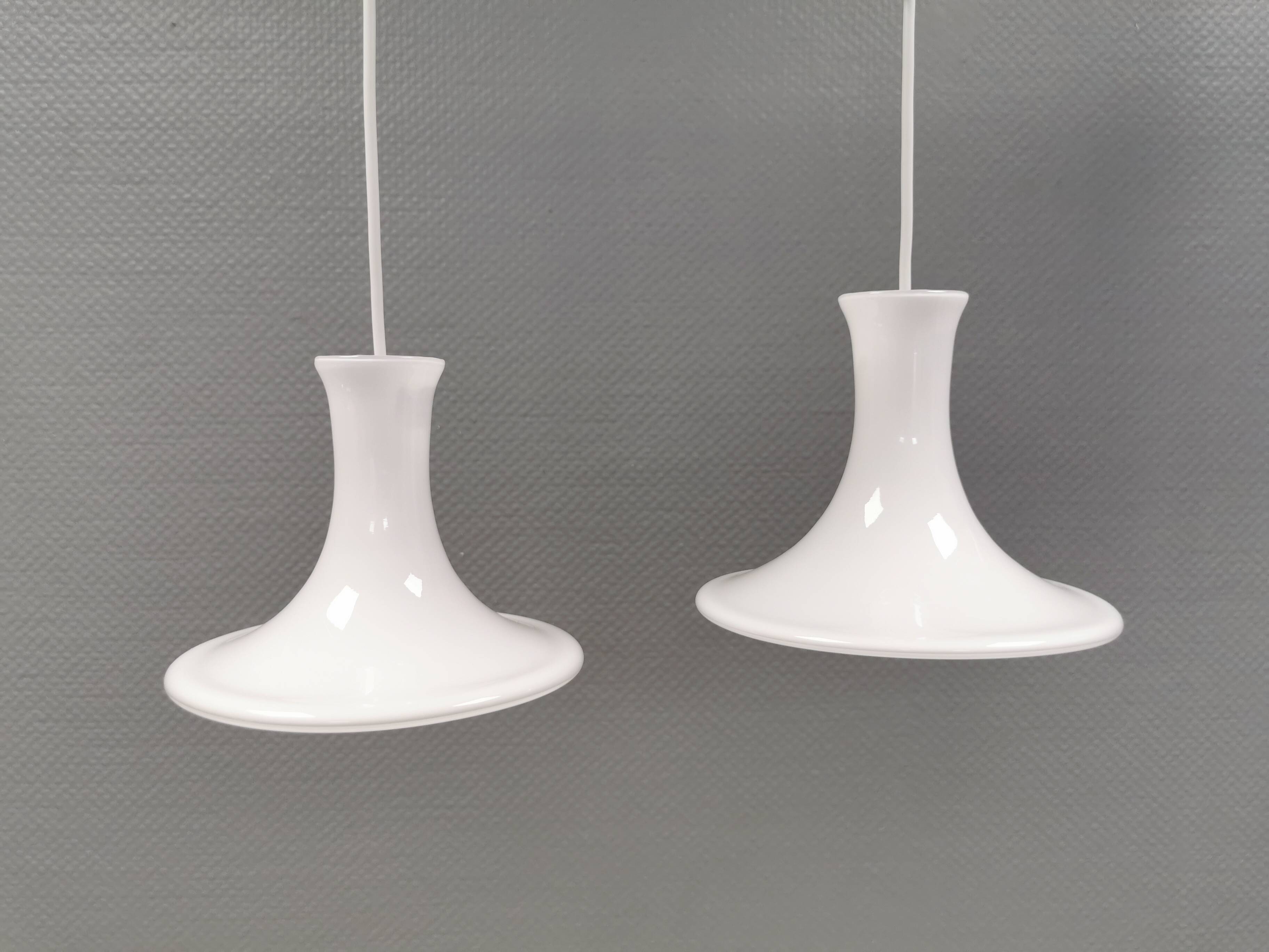 Suspensions en verre opale Holmegaard Mandarin, Michael Bang 1983