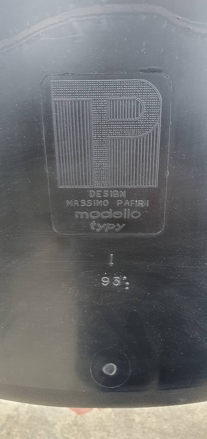 Set 4 - stackable chair Typy Massimo Papiri black red postmodern 1990s