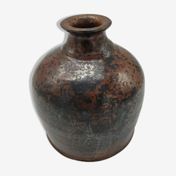 Vase bottle in sandstone pyrity